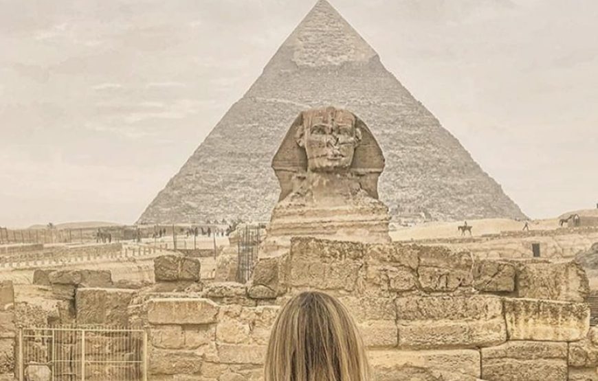 A Cairo Pyramids and Egyptian Museum Tour from Sharm by Airplane
