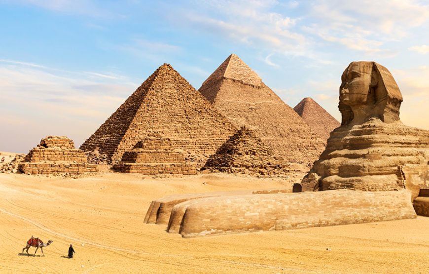 A Cairo Pyramids and Egyptian Museum Tour from Sharm by Airplane