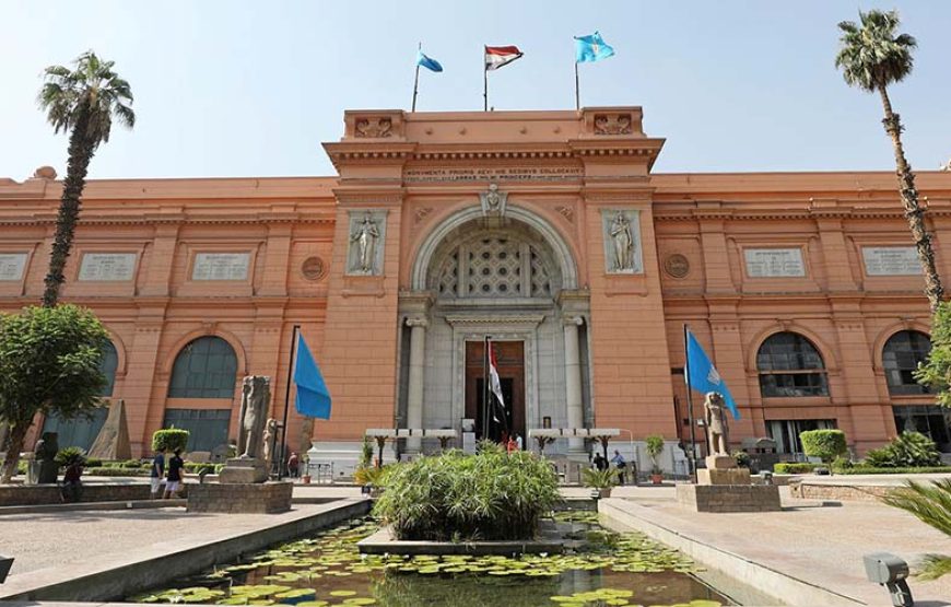 A Cairo Pyramids and Egyptian Museum Tour from Sharm by Airplane